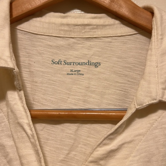 Soft Surroundings XL off white, button down asymmetrical sleeveless top. - Picture 2 of 4